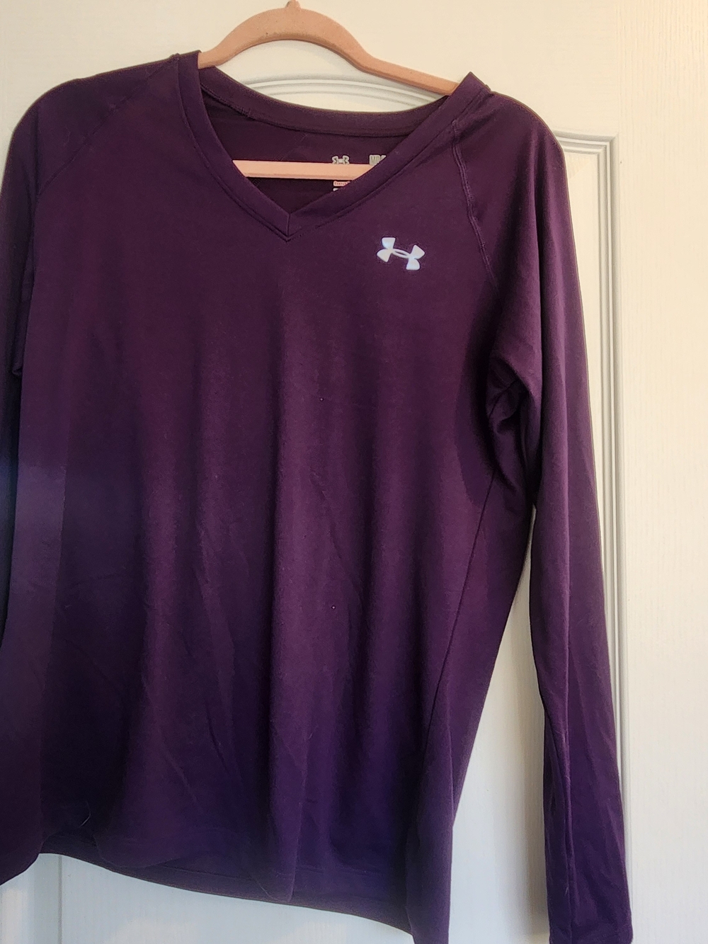 Under Armour Purple V-Neck Long Sleeve Top M Euc